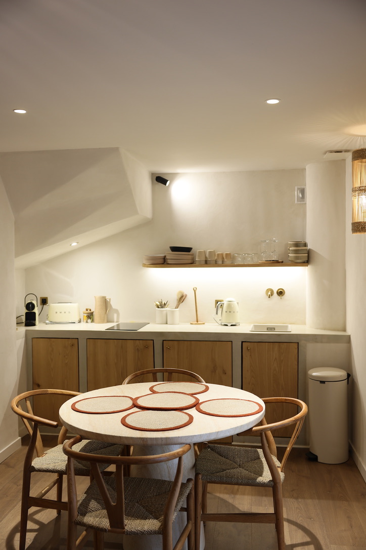 9C12FF08-2B1C-4059-B758-C3D544067287_1_105_c